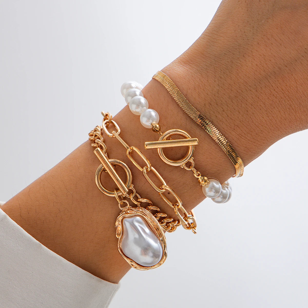 Baroque Pearl Bracelet Set: Timeless Gold & Pearl Elegance